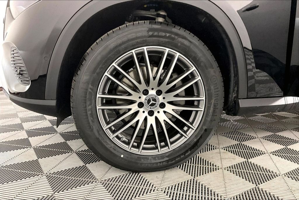New 2026 Black Mercedes-Benz GLC 300 image 11