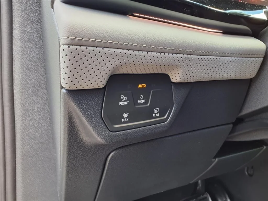 New 2026 opal white pearl Volkswagen Peak Edition image 10