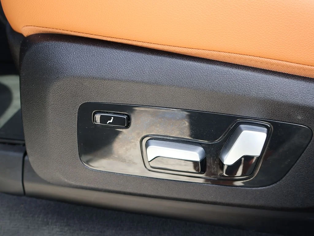 Used 2021 White BMW M50i image 38