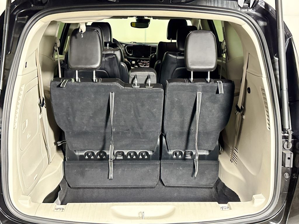 Used 2023 Black Chrysler Touring L image 19