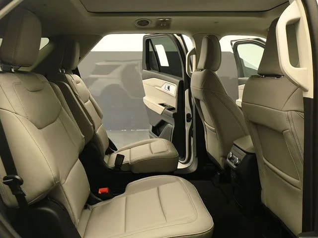 New 2026 Star White Metallic Tri-Coat Ford Active image 18