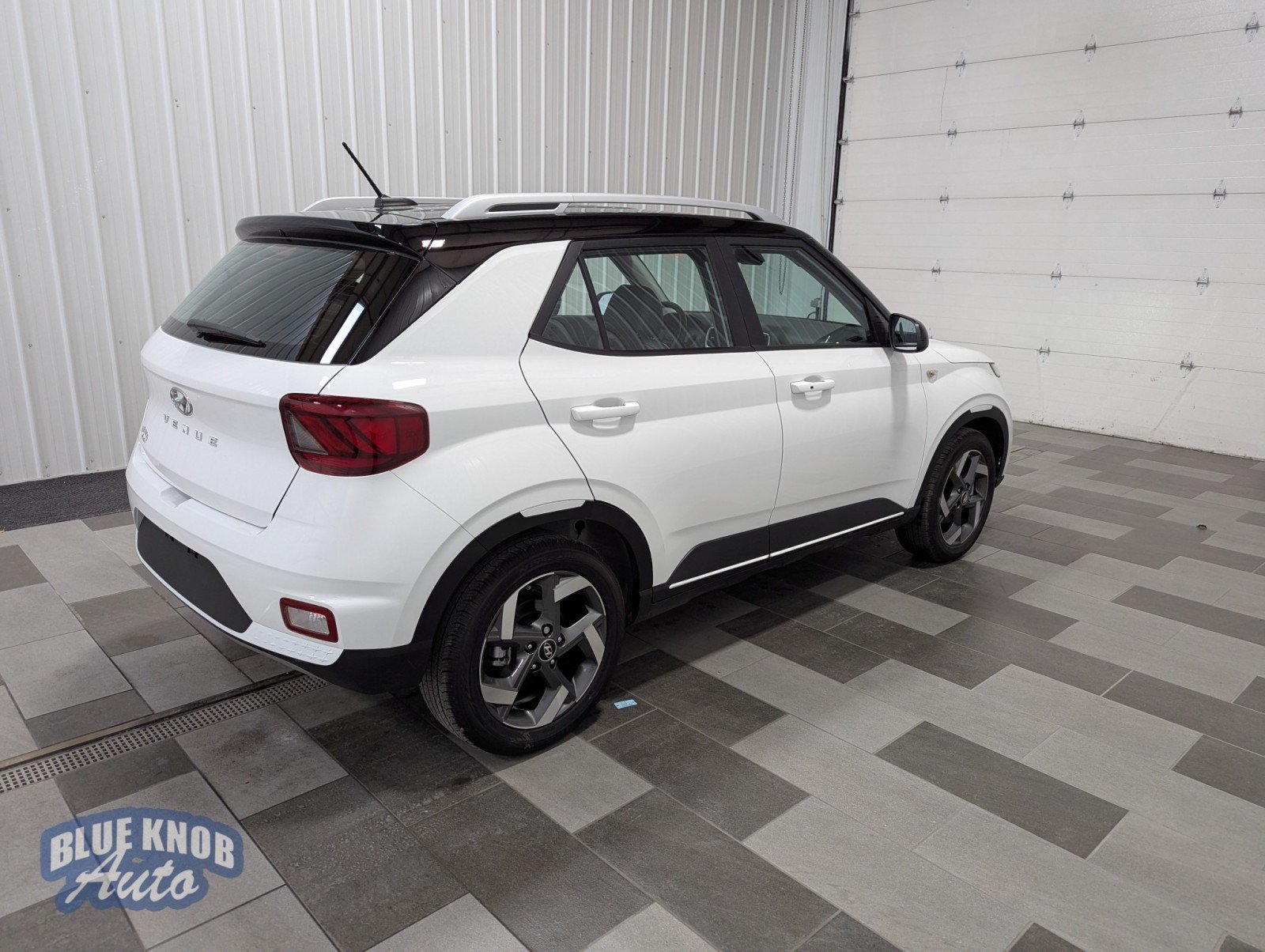 2024 Hyundai Venue Limited photo 3