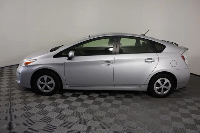 Used 2015 Silver Toyota Three image 5