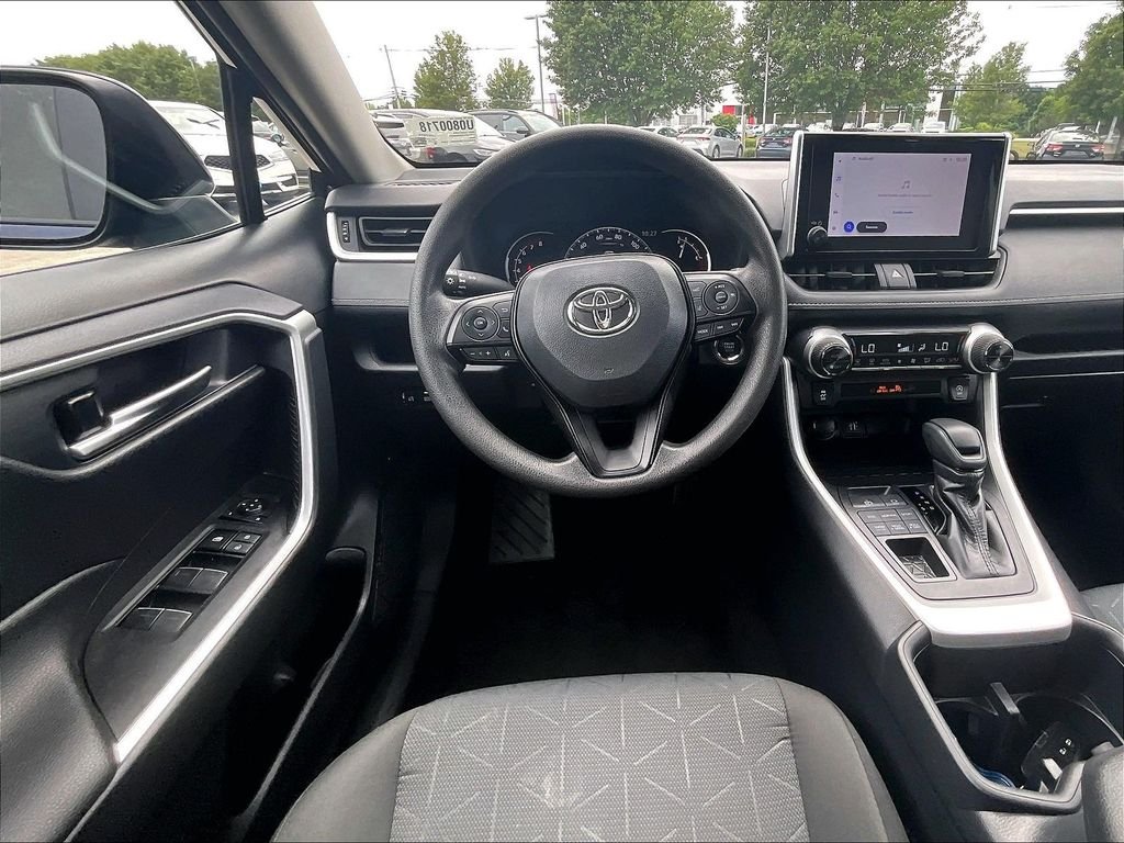 Used 2025  Toyota XLE image 17