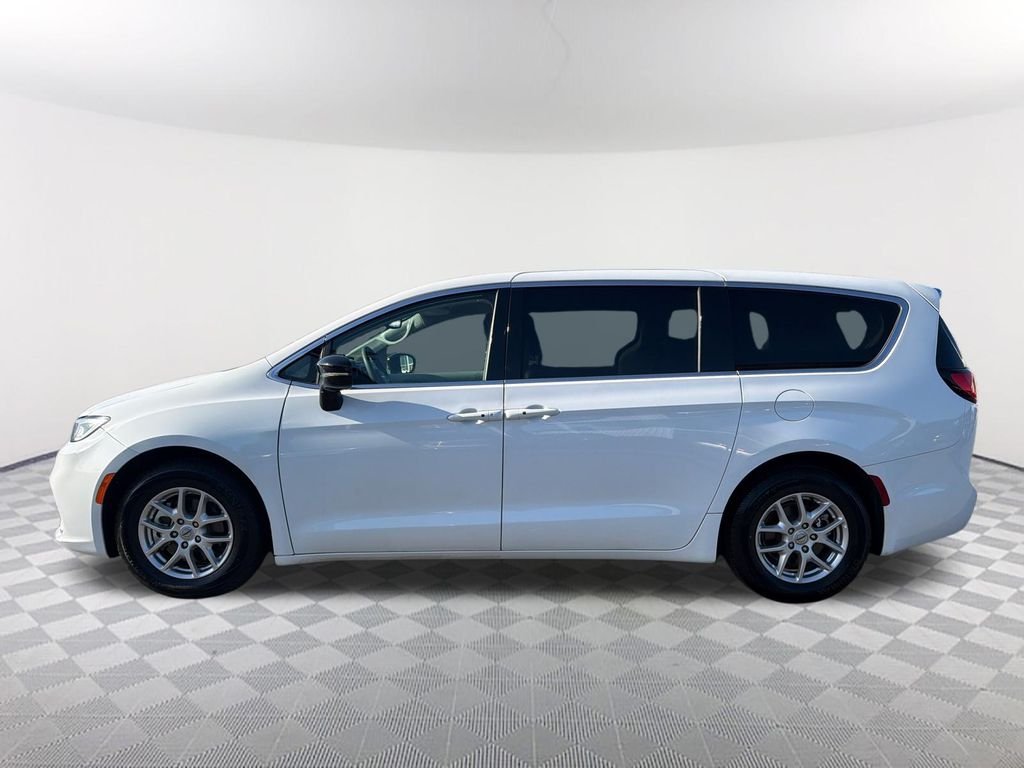 2024 Chrysler Pacifica Touring L - Photo 8