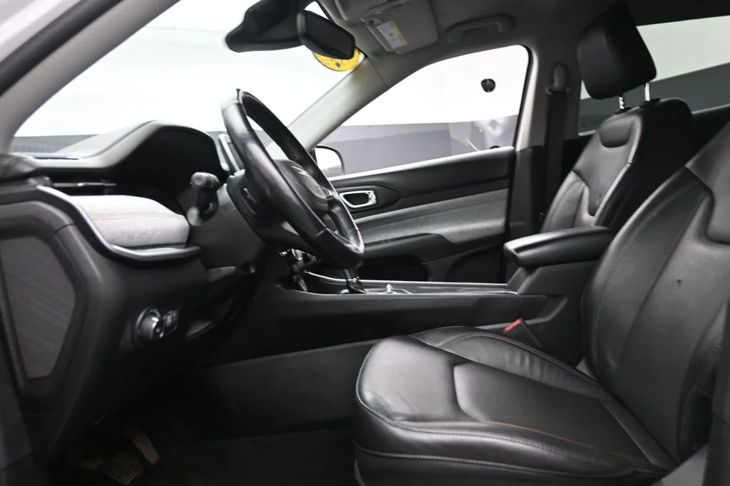 Certified Used 2022 White Jeep Latitude Lux image 15