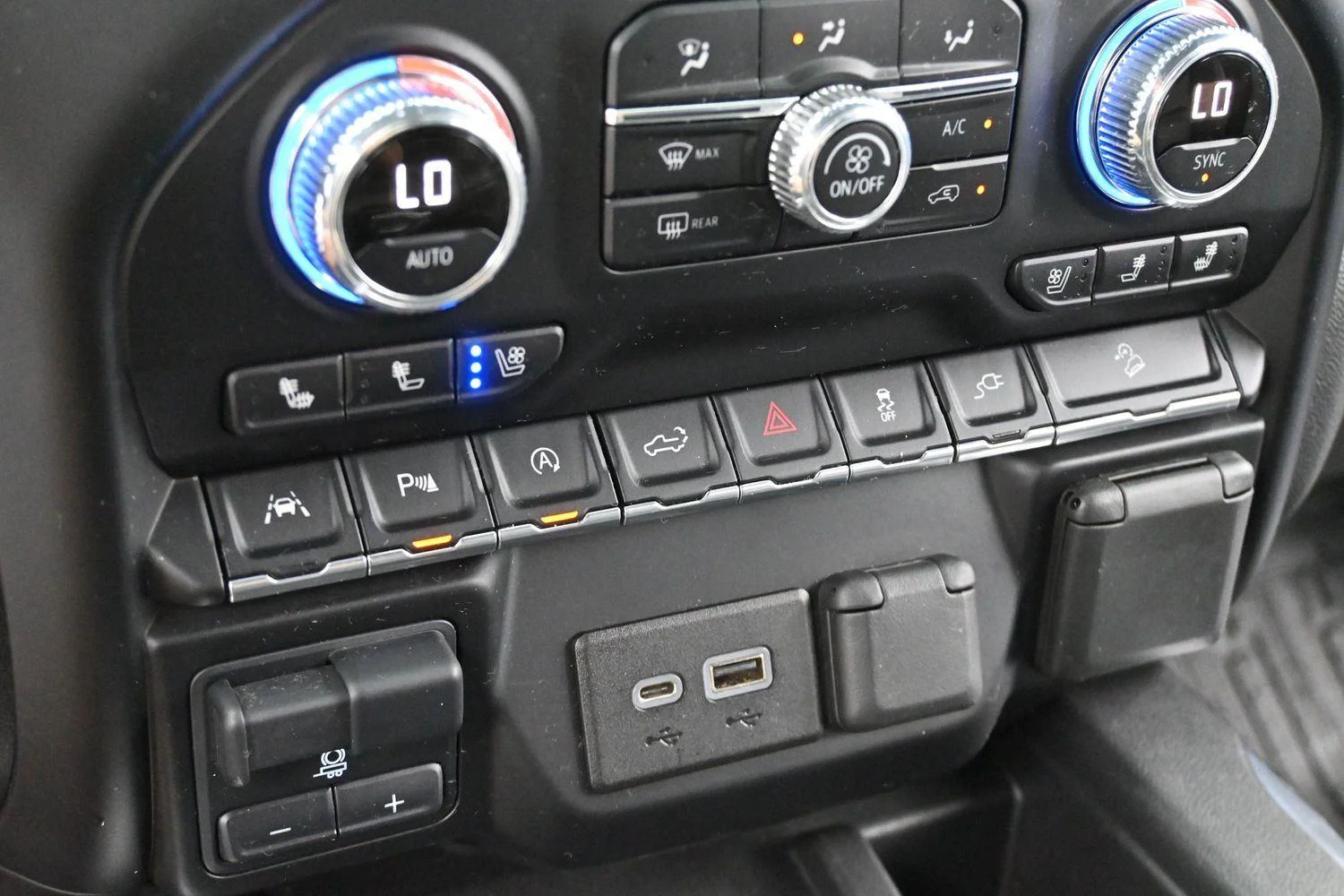 Used 2020 SATIN STEEL METALLIC GMC Denali image 25