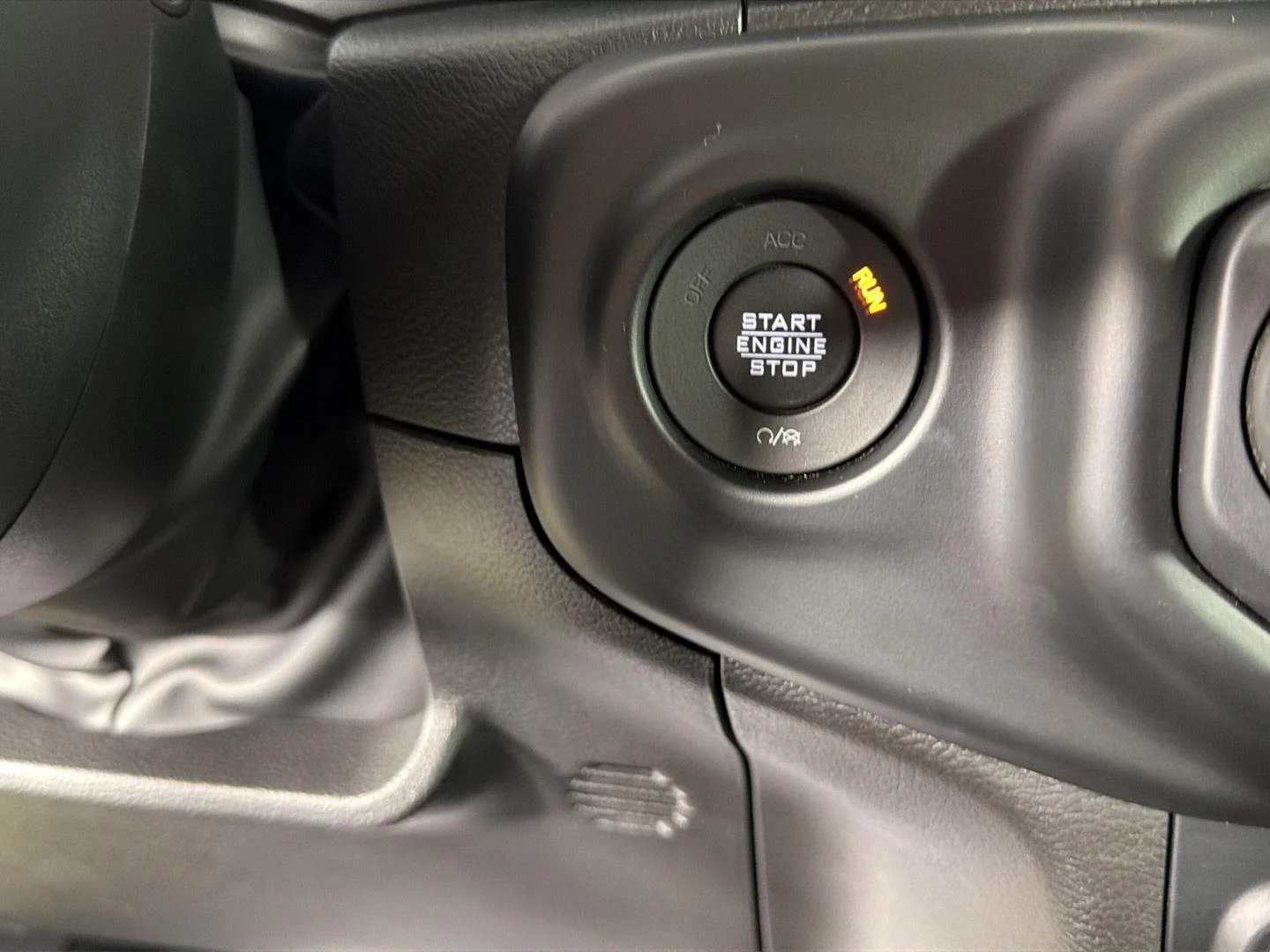 Used 2022 High Velocity Clearcoat Jeep Unlimited Sahara image 29