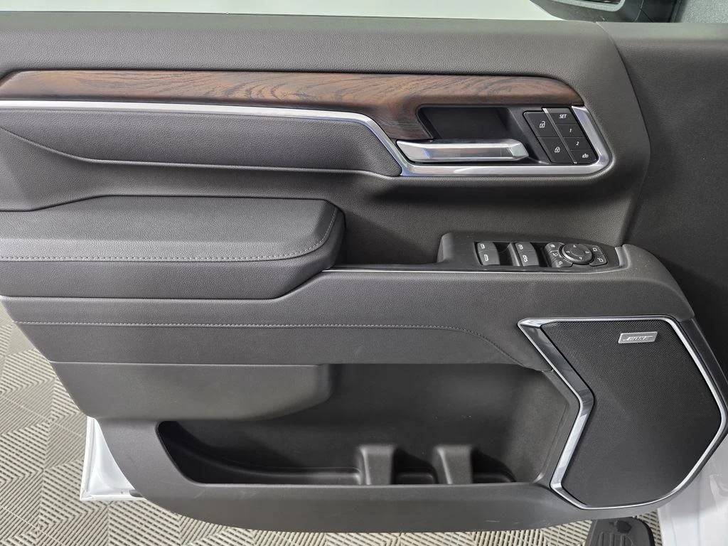 New 2025 Summit White GMC SLT image 17