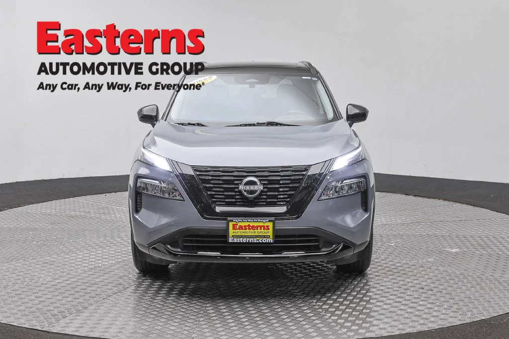 Used 2023 Gray Nissan SV image 2