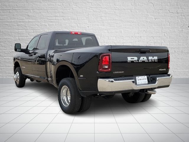 New 2026 Diamond Black Crystal Pearl-Coat Exterior Paint RAM Big Horn image 3