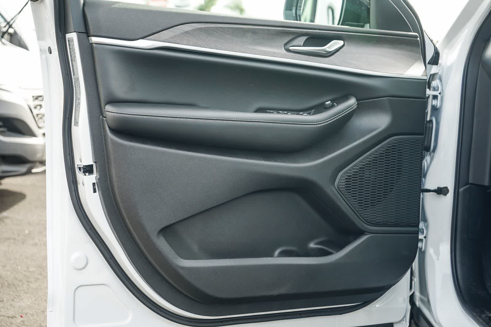 New 2026 Bright White Clearcoat Jeep Laredo Altitude image 21