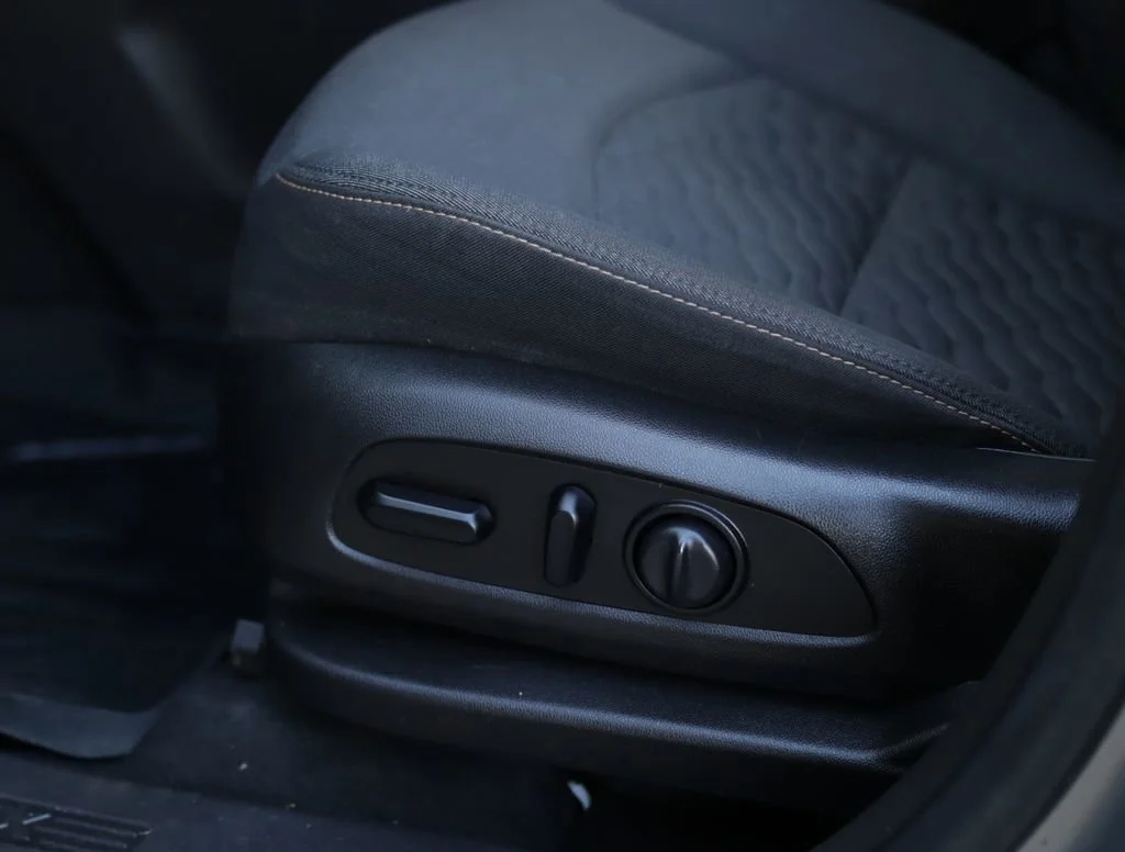 Used 2018 PEPPERDUST METALLIC Chevrolet LT image 19