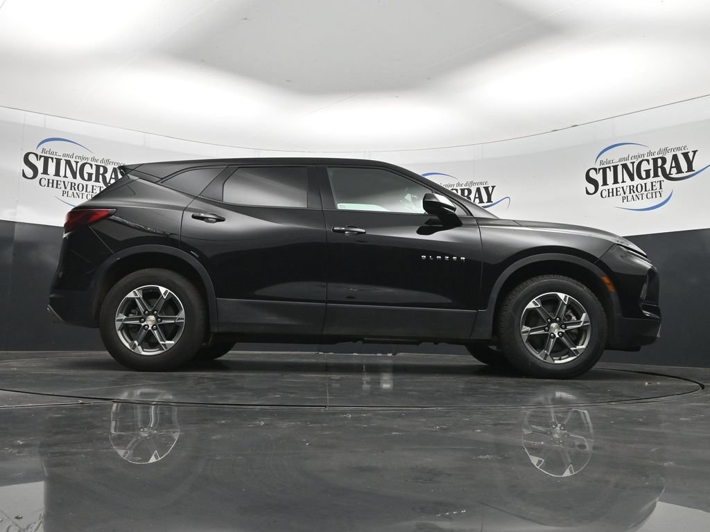 Used 2025 Black Chevrolet 2LT image 33