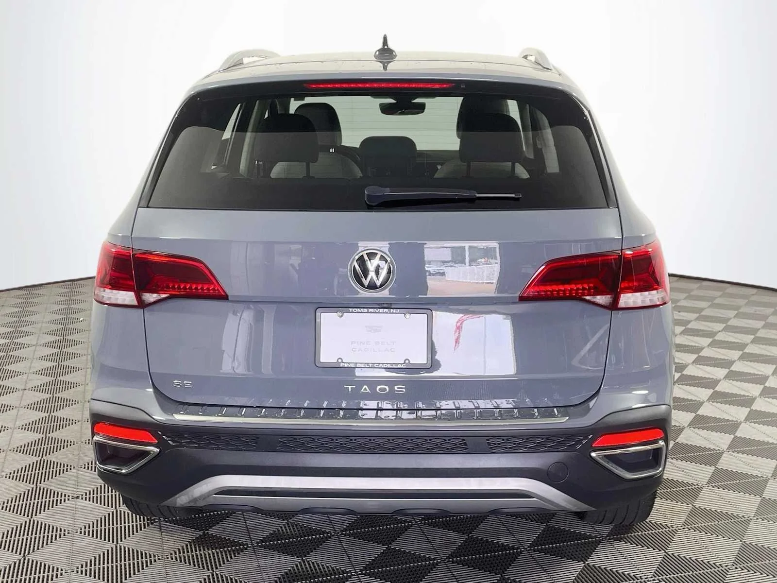Used 2023 Gy Volkswagen SE image 5