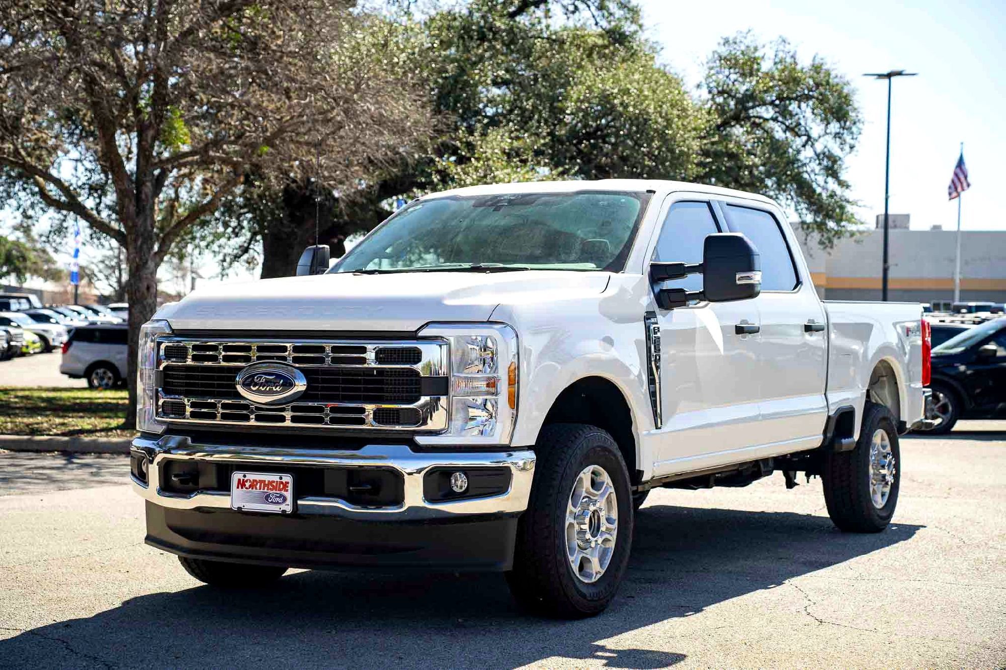 New 2026 Oxford White Ford XLT image 7