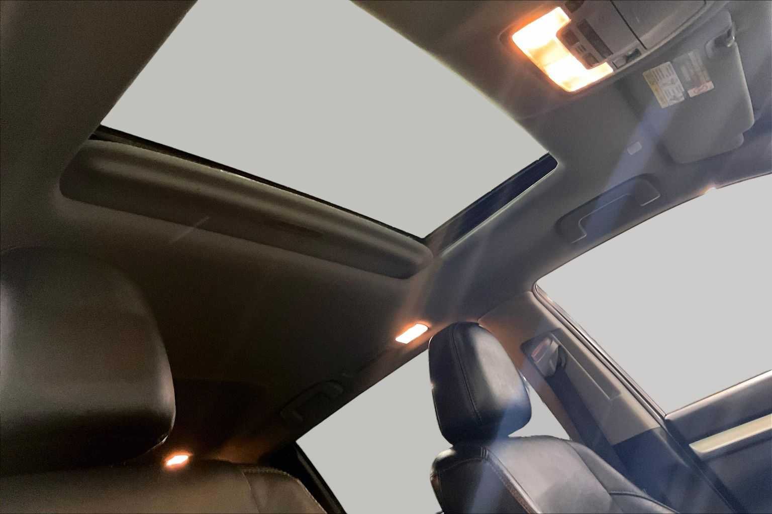 Used 2019 Blizzard Pearl Toyota XLE image 14