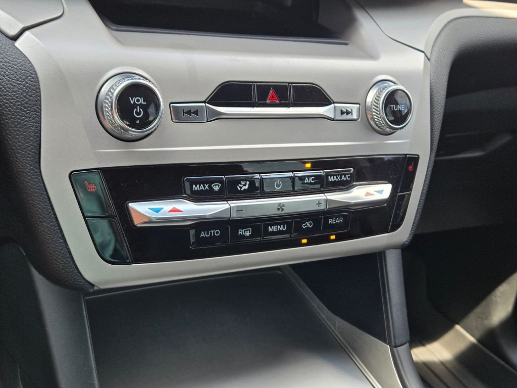 Used 2023 Silver Ford XLT image 29