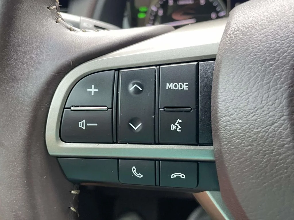 Used 2016 Matador Red Mica Lexus Base image 19