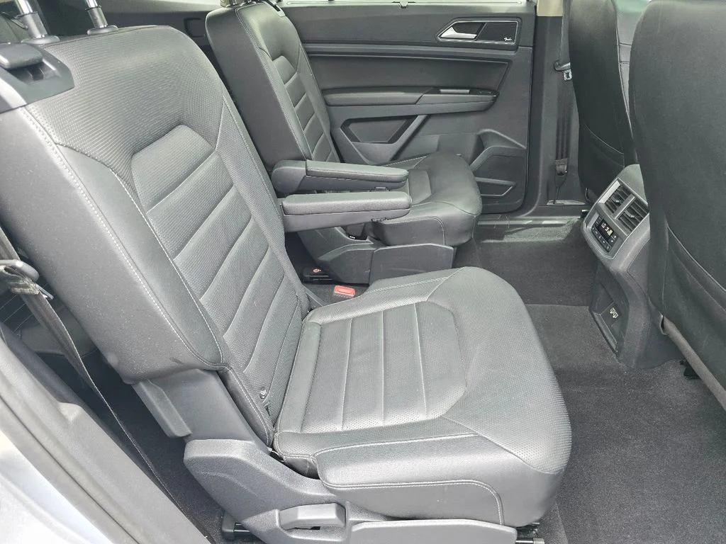 Used 2019 Silver Volkswagen SEL Premium image 28