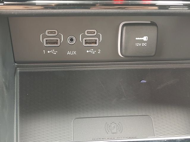 New 2026 Diamond Black Crystal Pearlcoat Jeep Laredo image 18