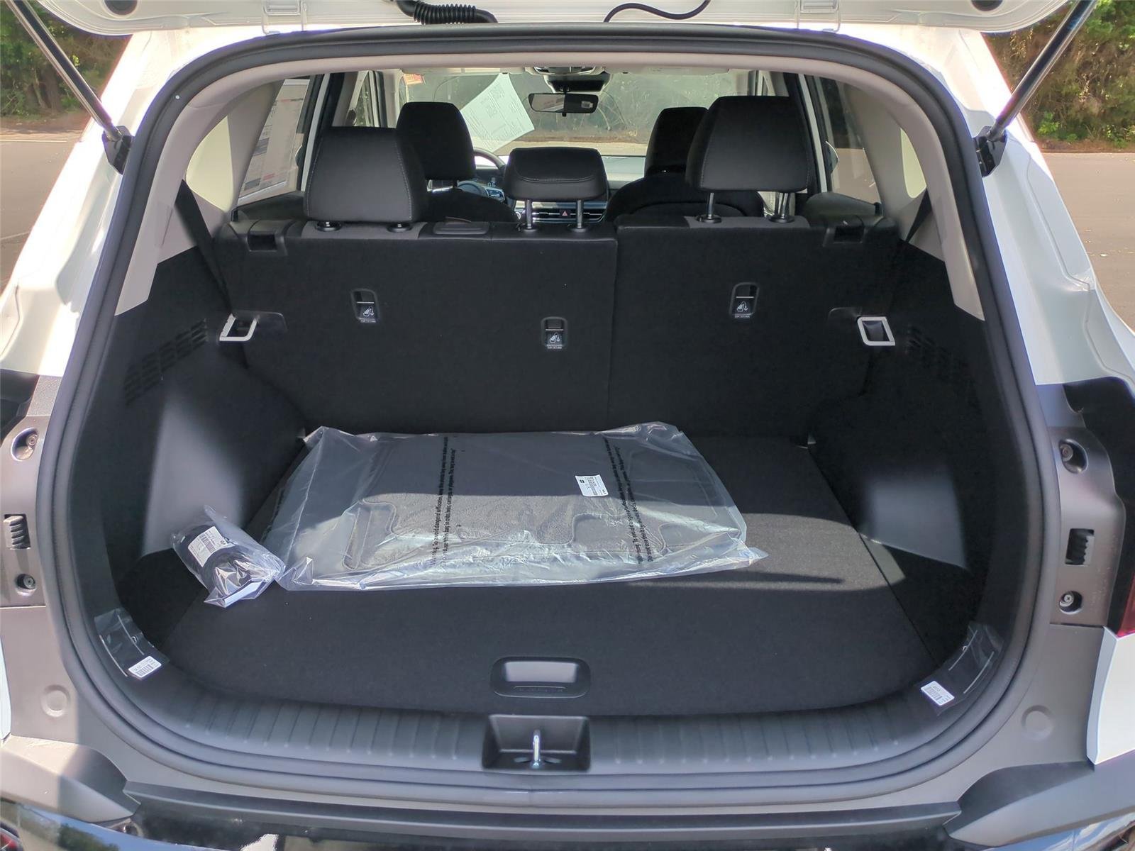 New 2026 Snow White Pearl Kia S image 34