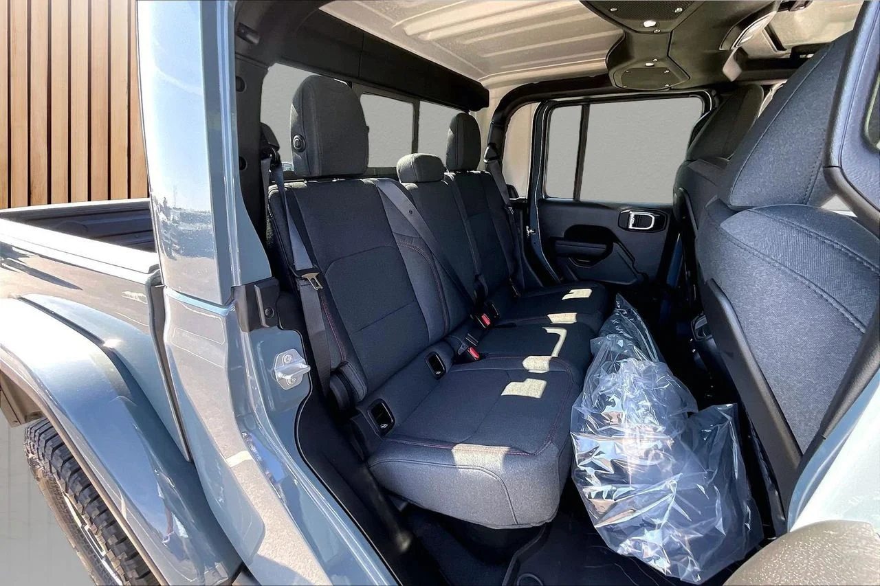 New 2026 Anvil Clear-Coat Exterior Paint Jeep Rubicon image 17
