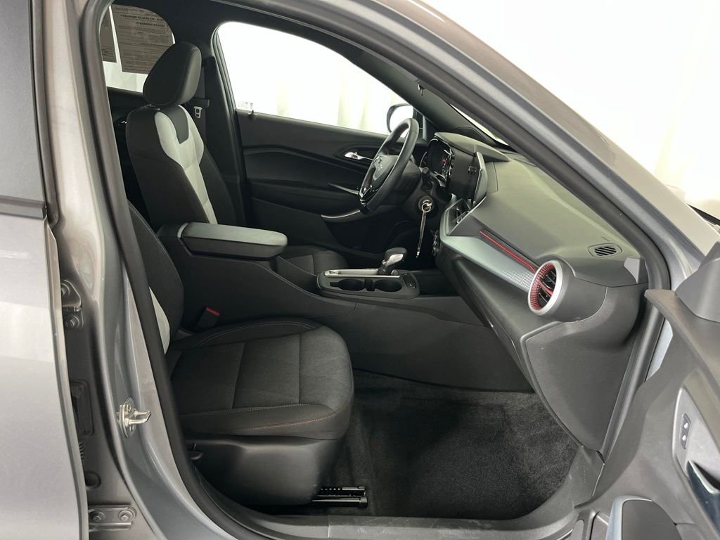 Used 2025 Sterling Gray Metallic Chevrolet 1RS image 18