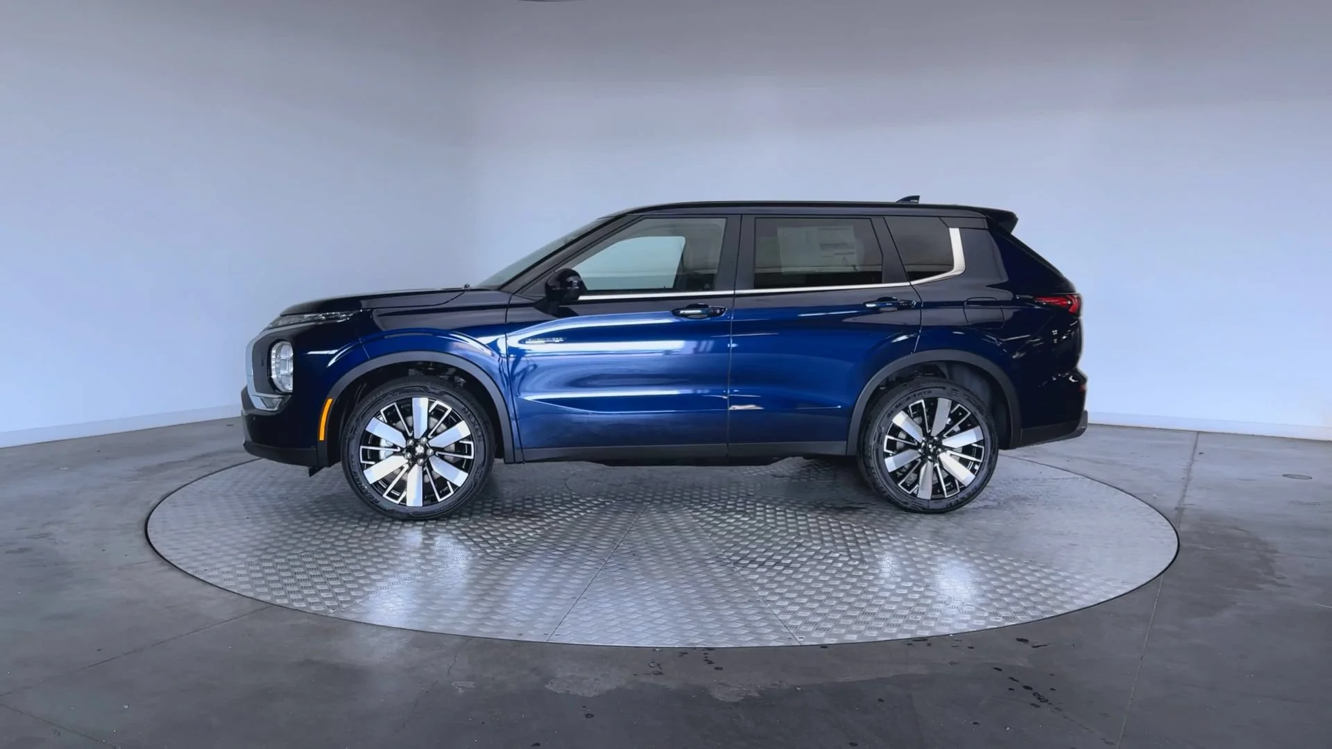 New 2026 Cosmic Blue Metallic Mitsubishi SE image 5