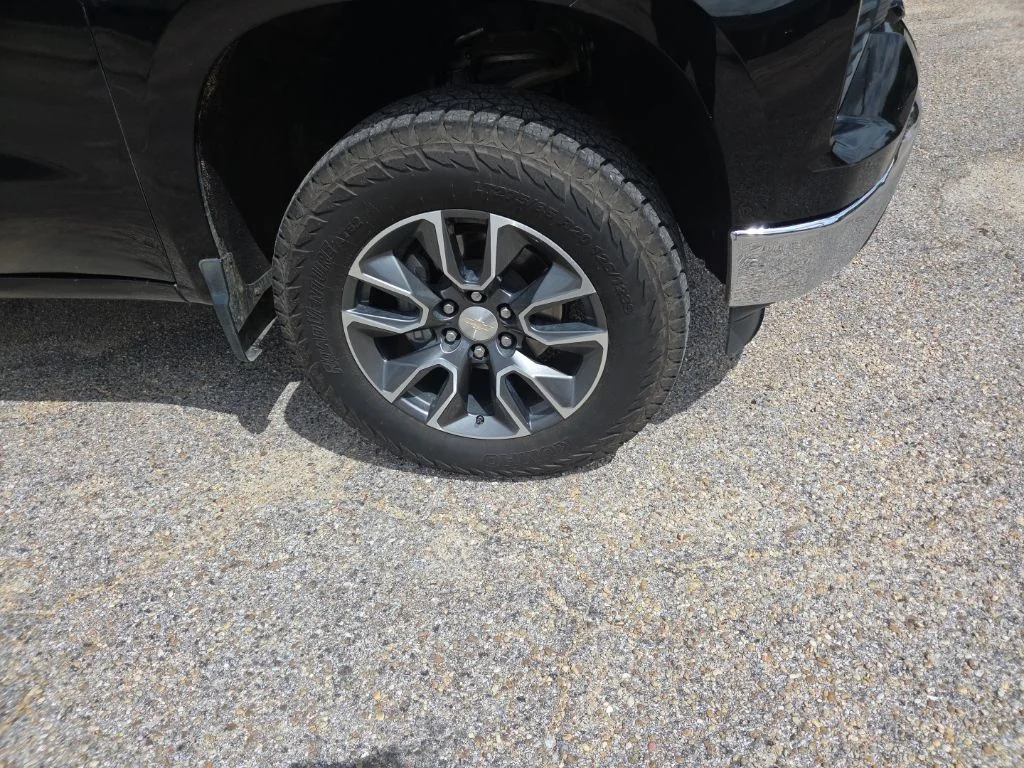 Used 2023 Black Chevrolet LT image 9