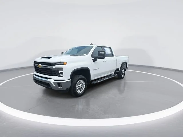 Used 2025 White Chevrolet LT image 4