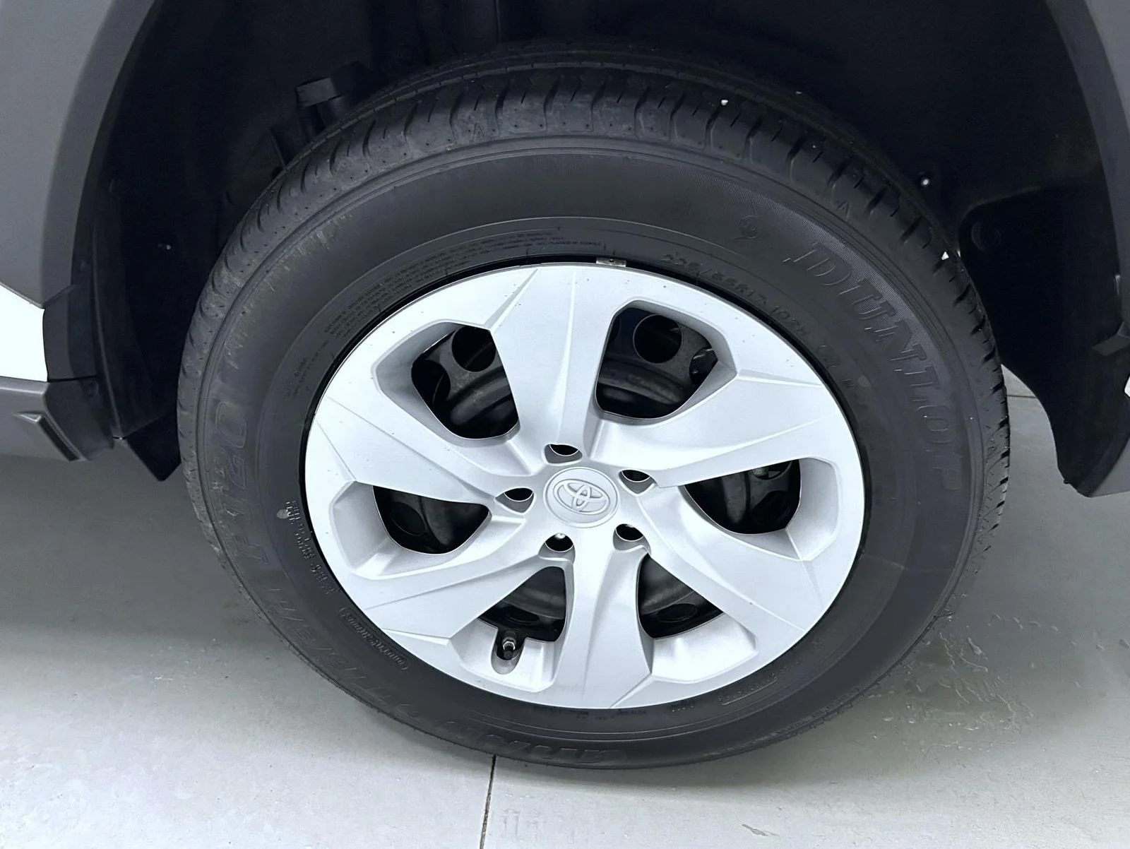 Used 2025 White Toyota LE image 22