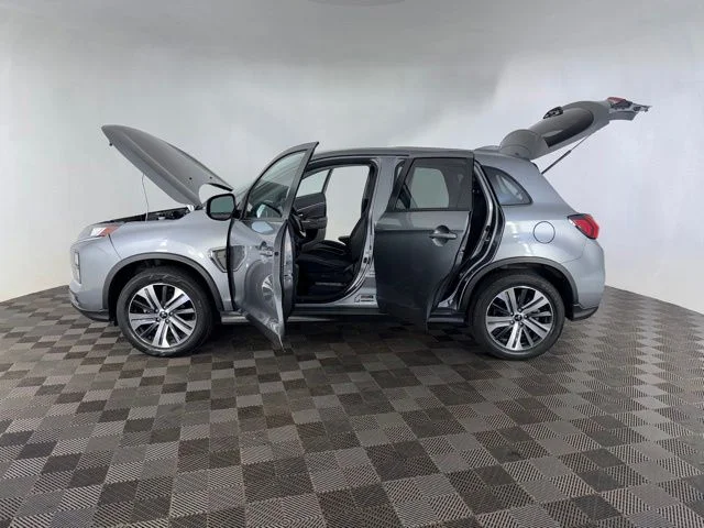 Used 2023 Gray Mitsubishi 2.0 SE image 16
