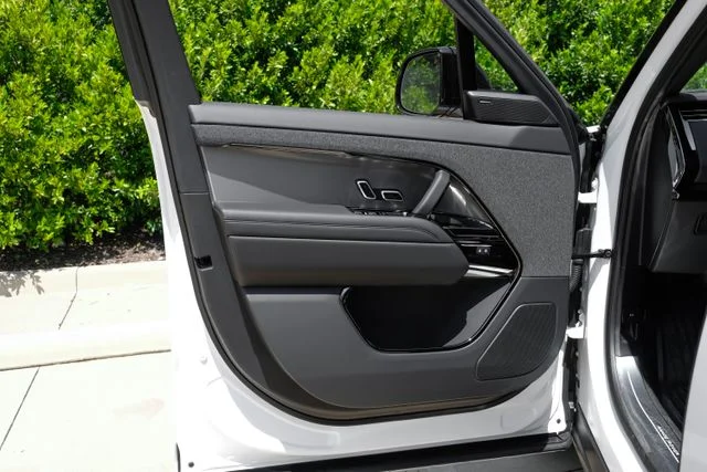 New 2026 Fuji White Land Rover Dynamic SE image 52