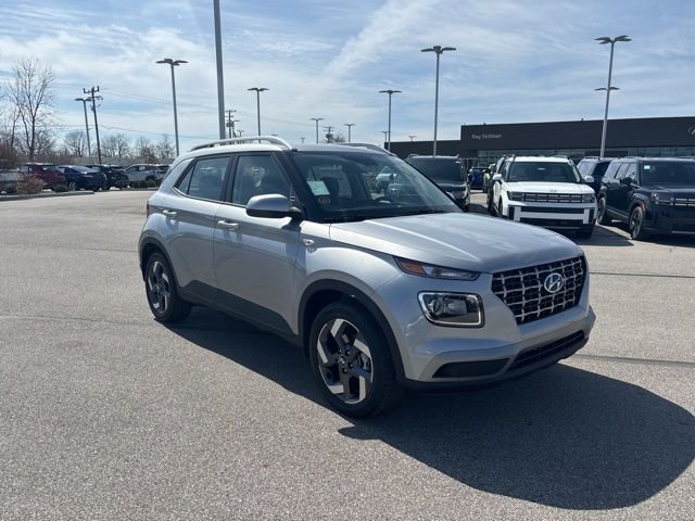 New 2026 Shimmering Silver Hyundai SEL image 33