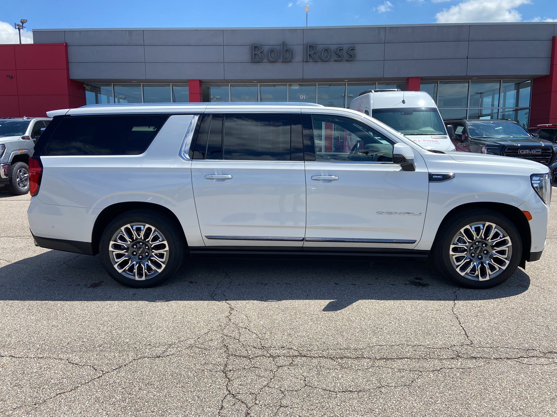 2024 GMC Yukon Denali Ultimate AWD's photo