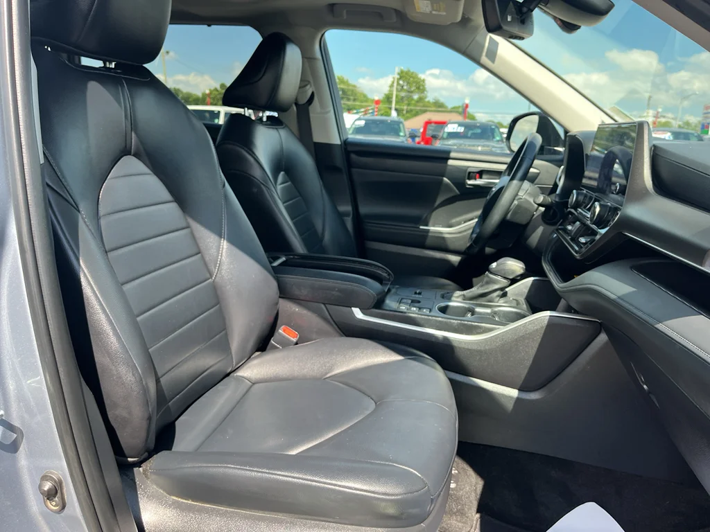 Certified Used 2024 Moon Dust Toyota Hybrid XLE image 17