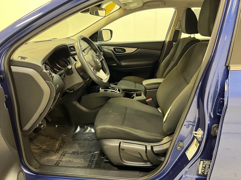 Used 2022 Blue Nissan S image 15
