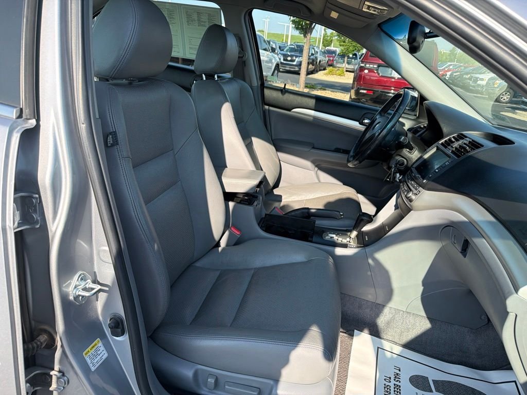 Used 2005  Acura Base image 19
