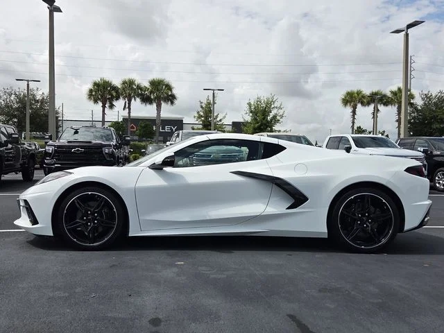 Used 2023 White Chevrolet Stingray image 3