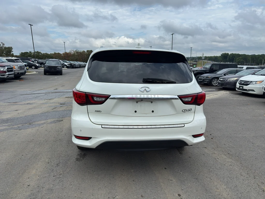 Used 2020 Majestic White INFINITI LUXE image 6