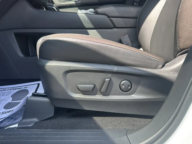 Used 2024 White Nissan SL image 18