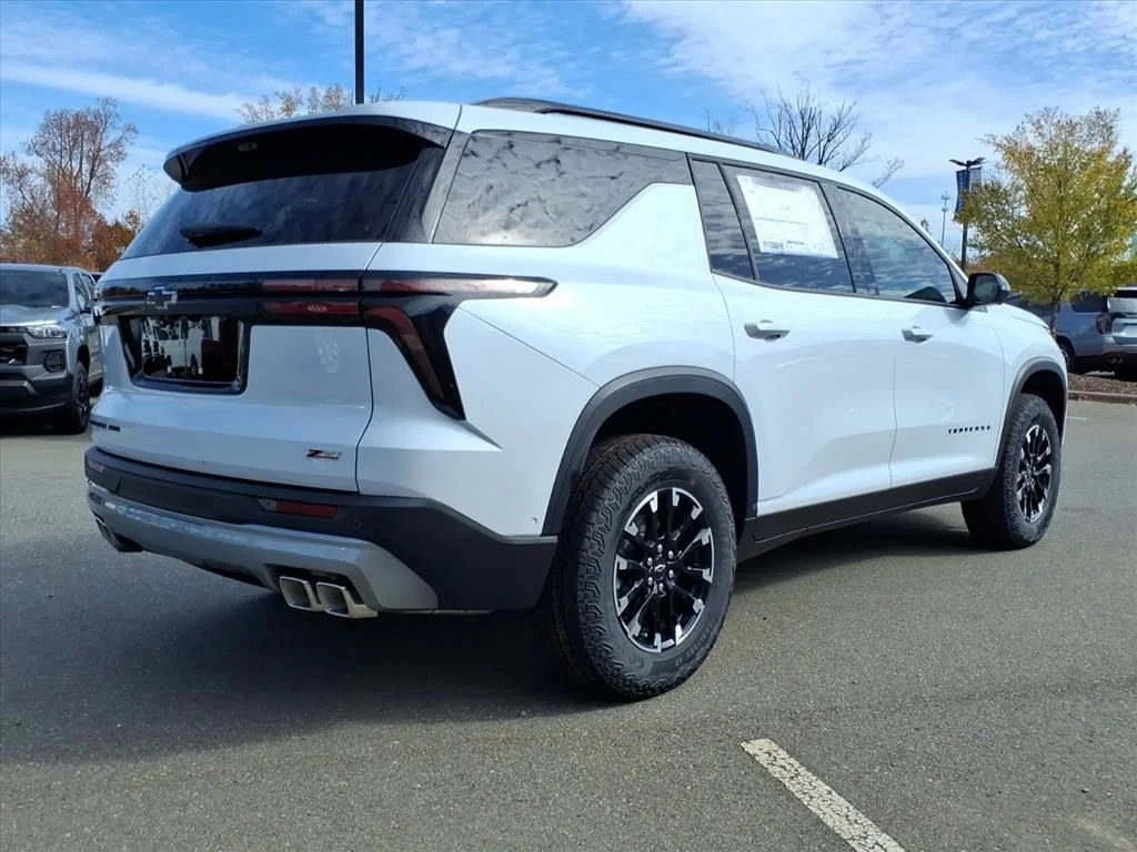 New 2026 Polar White Tricoat Chevrolet Z71 image 25
