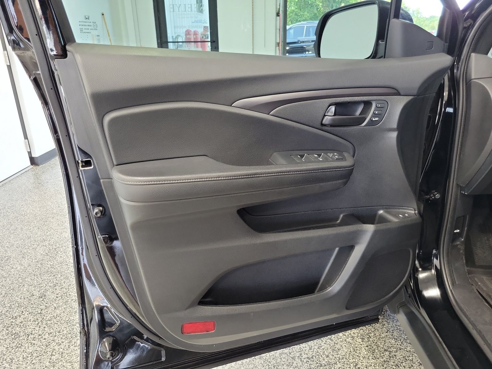 Used 2023 Black Honda EX-L image 5