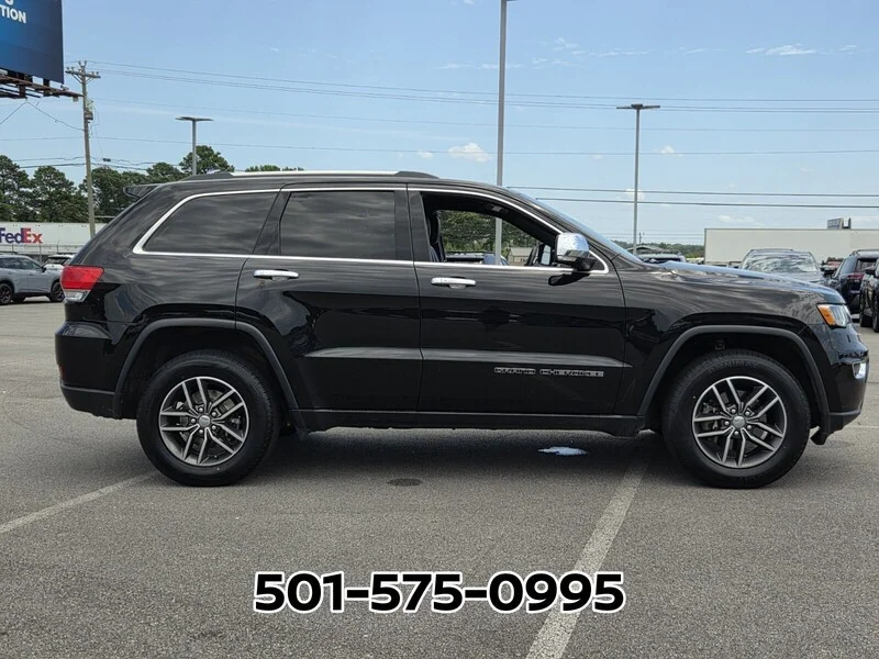 Used 2017 Diamond Black JEEP LIMITED 4X4 image 6