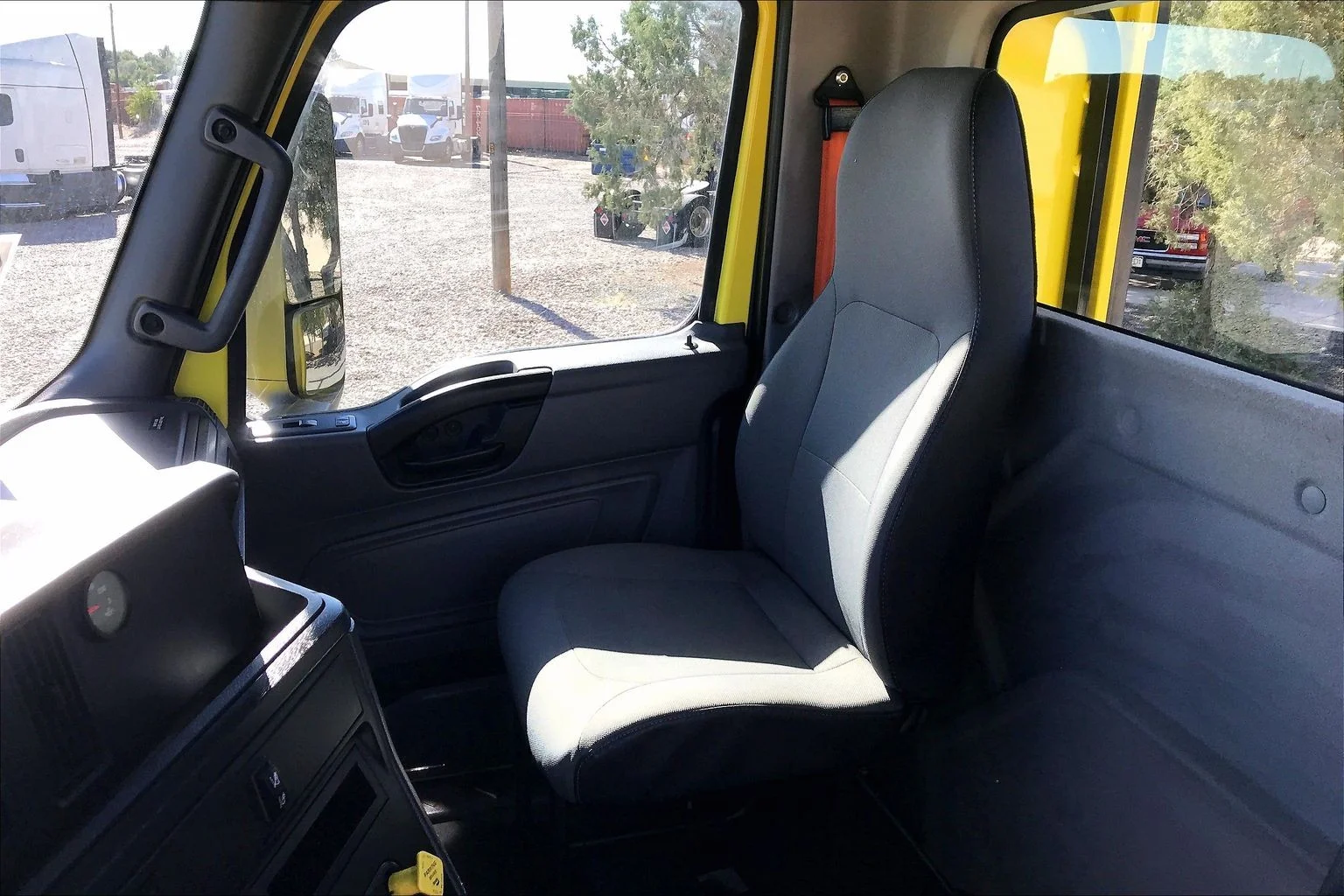 Used 2023 Yellow International  image 21