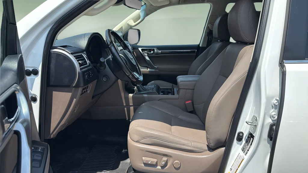 Certified Used 2022  Lexus 460 image 11