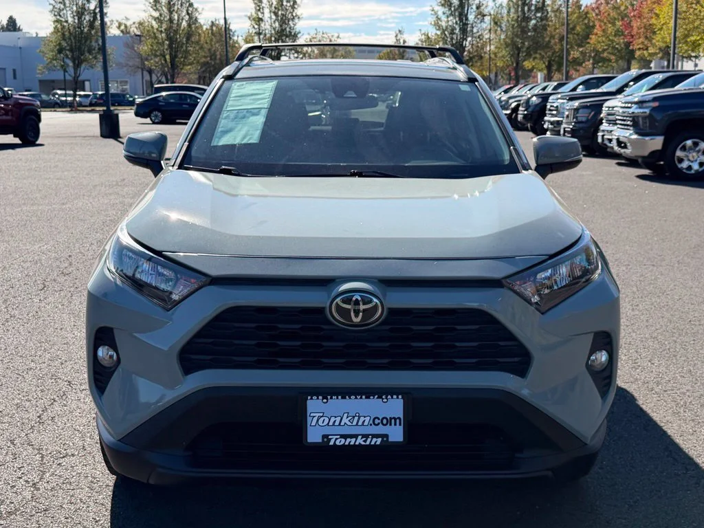 Used 2019 Lunar Toyota XLE Premium image 3