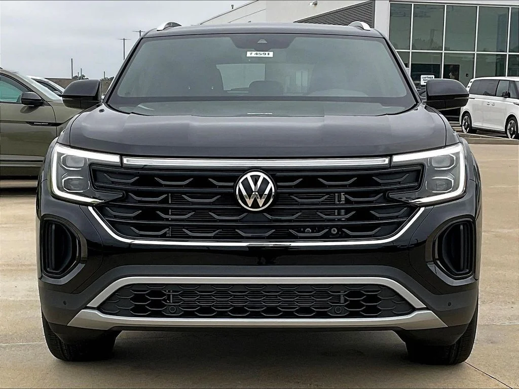 New 2026 Black Volkswagen SE w/Technology image 5