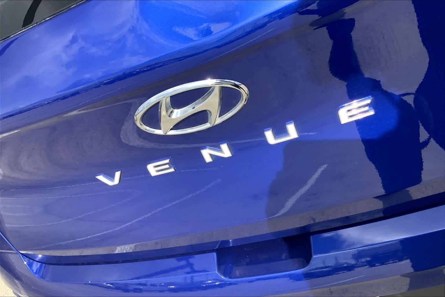 Used 2022 Intense Blue Hyundai SEL image 10